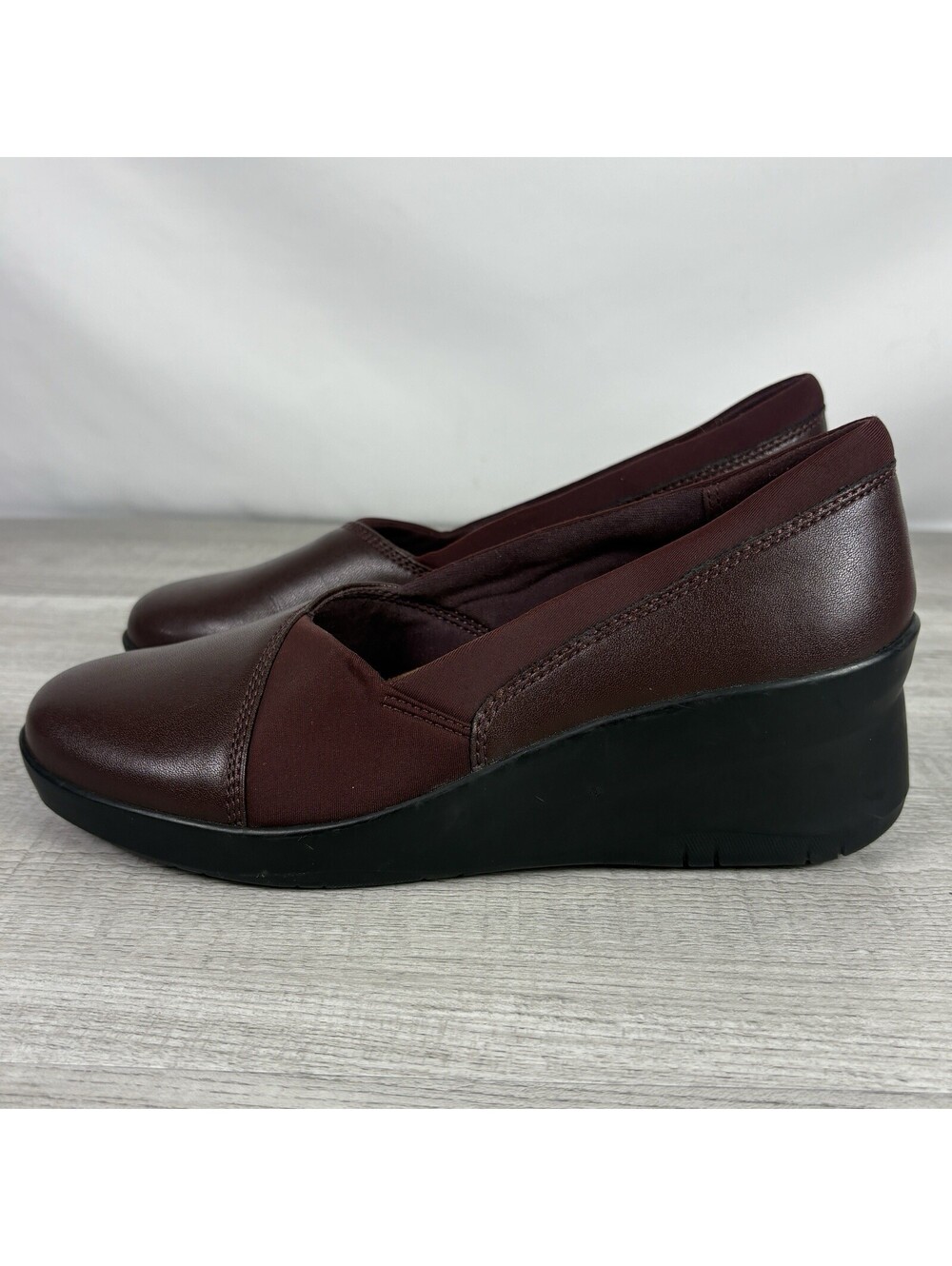 Clarks Collection Women’s Burgundy Leather Slip-On Wedge Size 5.5